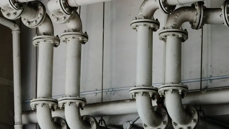 Industrial chemical-plant pipework